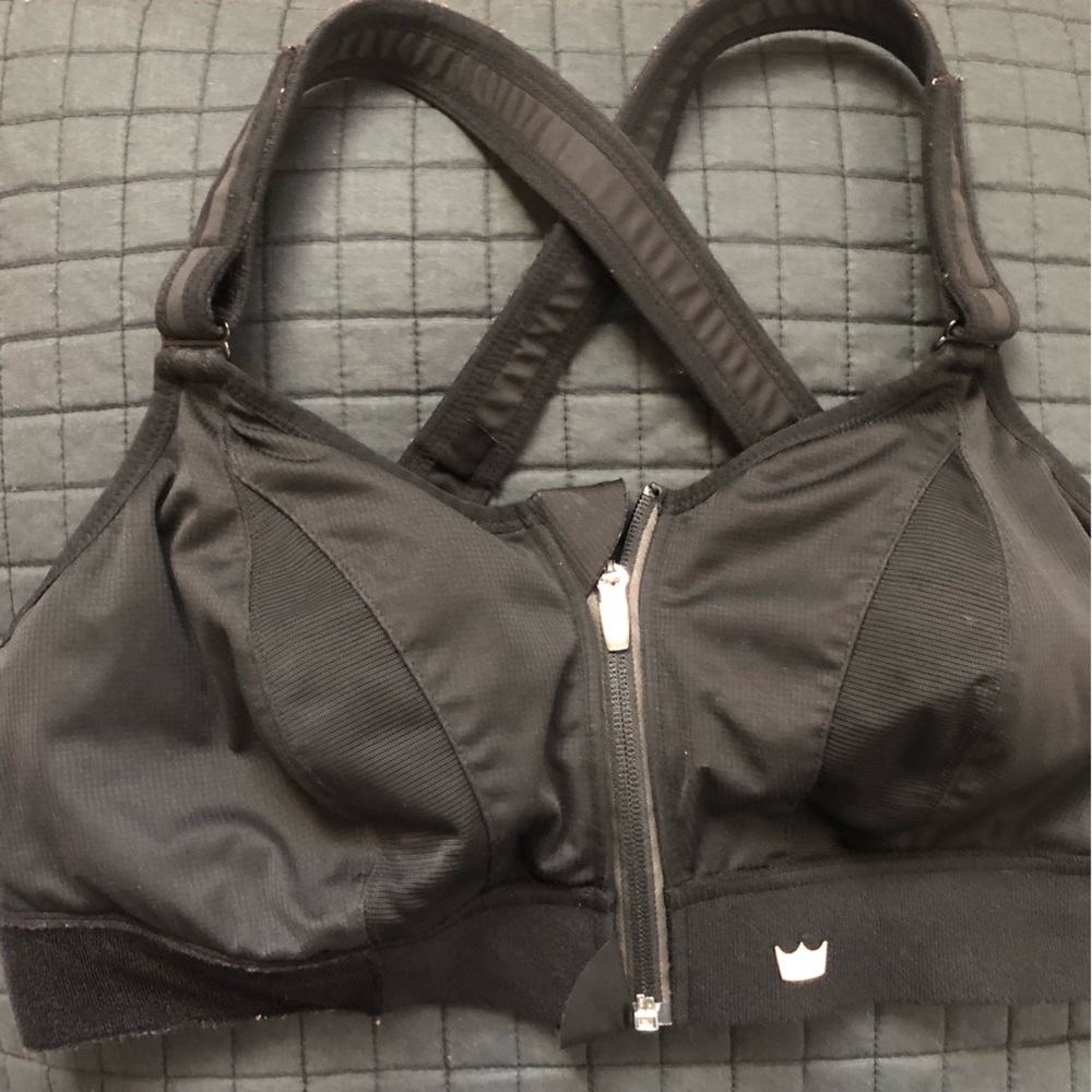 Shefit Ultimate Sports Bra in black. Size 2Luxe.